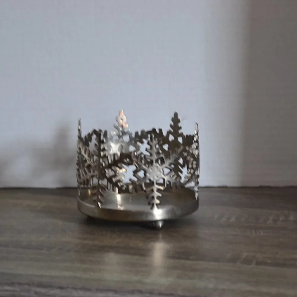 Metal Snowflake Candle Holder - Picture 2 of 4